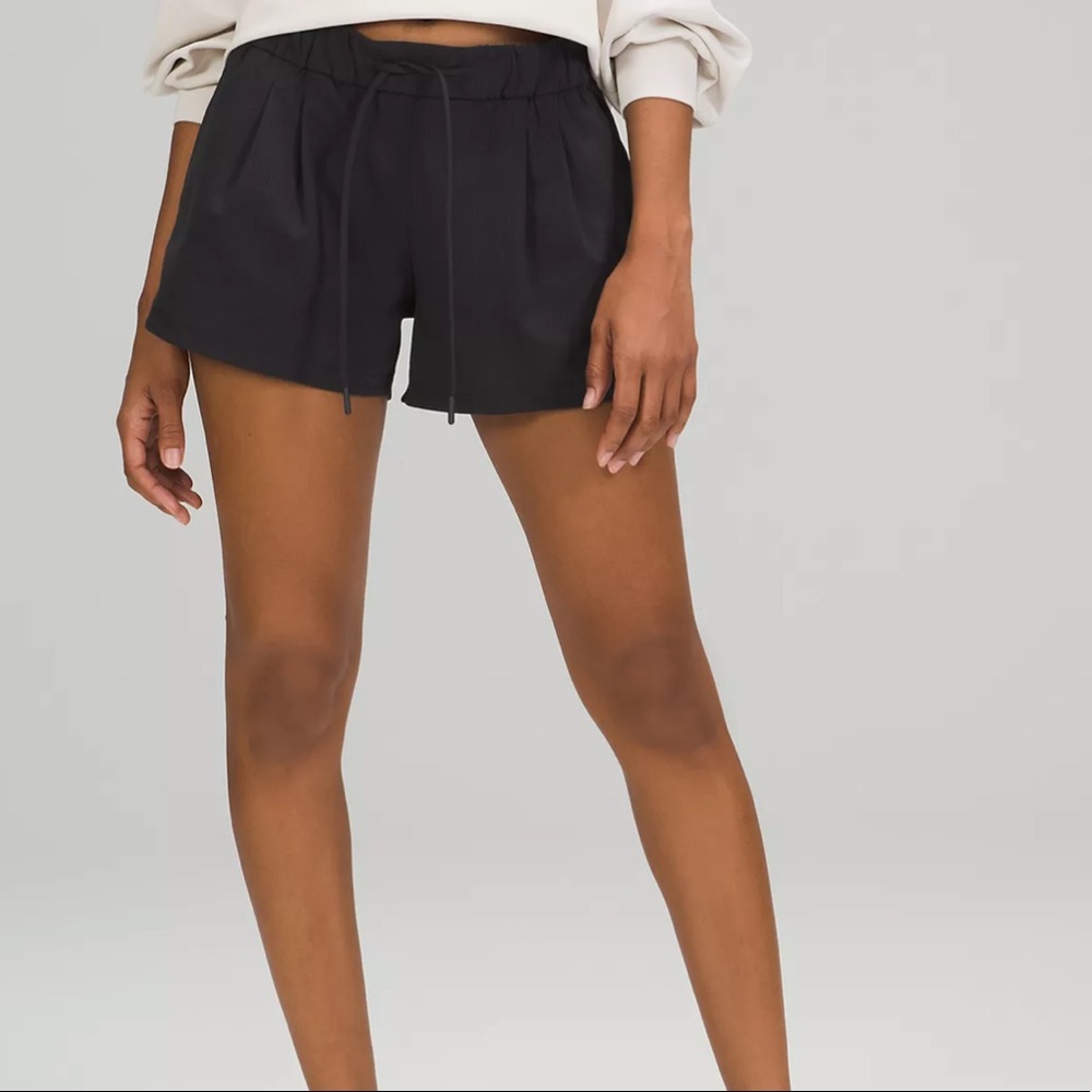 NWT Stroll at Sundown Lululemon Shorts